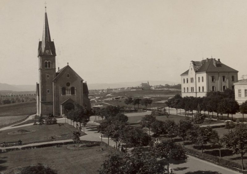 Na většině území Rybář u kostela a fary byly až do roku 1936 louky