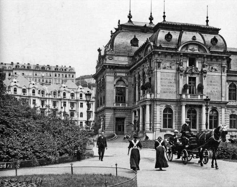 Mnohé příběhy se odehrály v Císařských lázních, centru společenského života