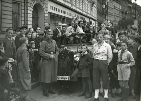 Vítání wehrmachtu v Karlových Varech (1938)