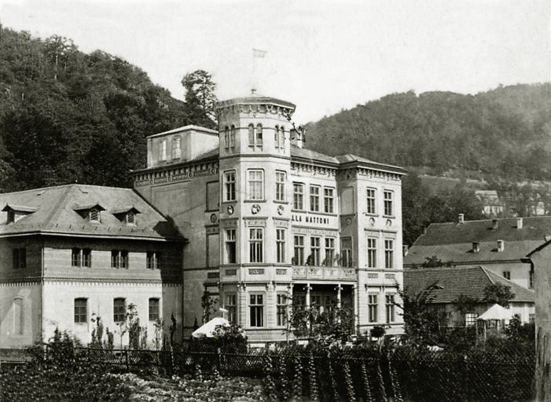 Vila Mattoni čp. 716 stála v místech, kde je dnes hotel Thermal