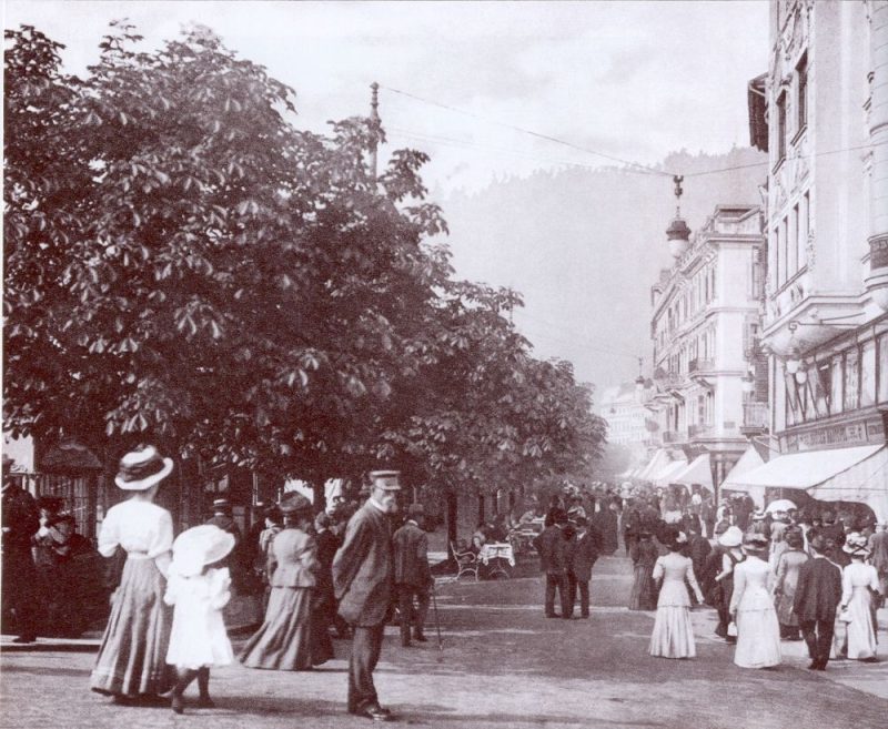 Jako předváděcí molo lázeňských šviháků sloužila promenáda Stará louka