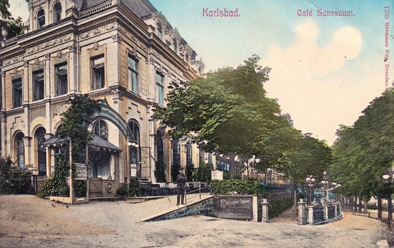 Na 252 stránkách knihy napočítáte 416 historických fotografií a starých pohlednic. Včetně bývalého hotelu Sanssouci na přední obálce.